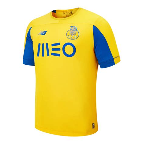 It shows all personal information about the players, including age, nationality, contract duration and current market. Maillot FC Porto extérieur 2019/20 sur Foot.fr