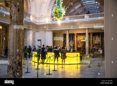 Tickets And Information Desk Victoria And Albert Museum Vanda South