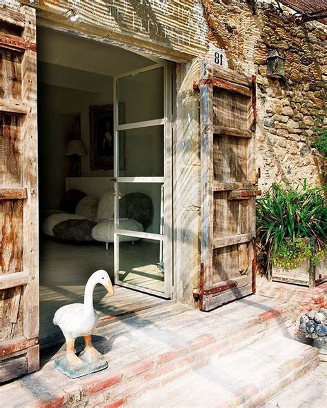 45 Gorgeous Rustic Mediterranean Farmhouse Exterior Design Ideas 04