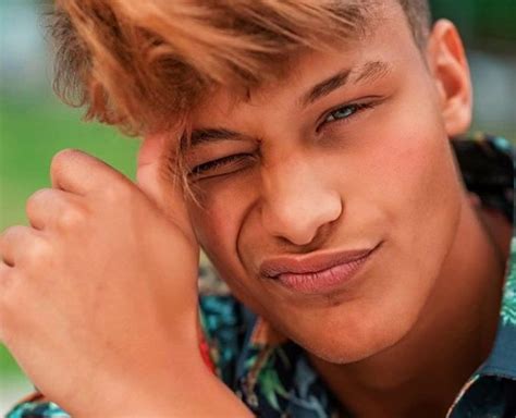 Denis dosio è stato umiliato di nuovo in televisione, nella trasmissione realiti condotta da enrico denis dosio ha fatto 100k follower su instagram in pochissimo tempo. La bestemmia di Denis Dosio che potrebbe valere la squalifica dal Gf Vip