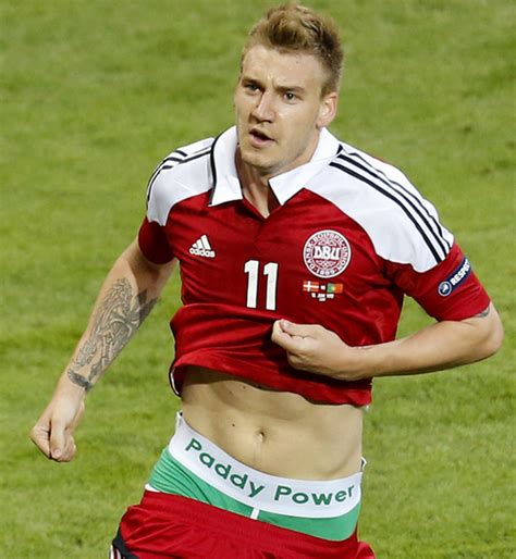 I can tell you that when it happened i never even looked for a split. Soccer Blog | Nicklas Bendtner to Milan on loan?