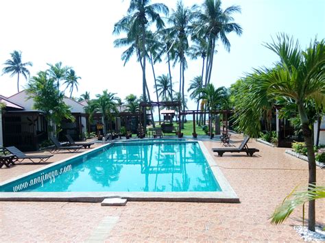The venue is 7 km from the city centre and adjacent to muzium kapal selam. Chalet Tepi Pantai Di Shah's Beach Resort, Melaka