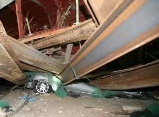 Jambatan itu runtuh selepas berlaku aliran deras air sungai yang naik secara mendadak berikutan kejadian hujan lebat malam tadi. Buasir Otak: Iktibar tragedi runtuh Jambatan Kedua P. Pinang