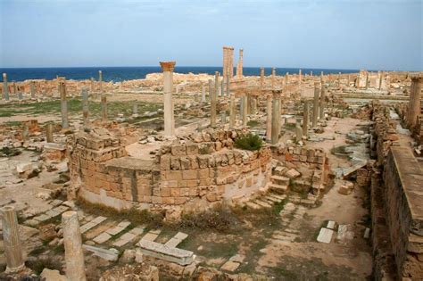 Libia este de circa patru decenii o mare producătoare și exportatoare de petrol, ceea ce a dus la ridicarea nivelului de trai a locuitorilor ei. Ruins Of Sabratha Libya - Ruins Of Sabratha Libya | Libya, Ruins, North africa