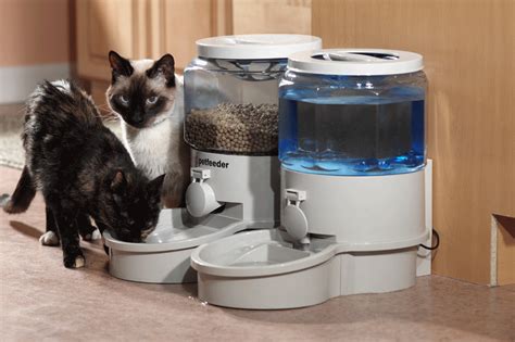 Buying guide for best automatic cat feeders types of automatic cat feeders automatic cat feeder varieties assessing your cat's nutritional needs automatic cat feeder prices questions to answer before choosing an automatic cat feeder tips faq. July 2013 - Neat-Pets ( Dogs & Cats )