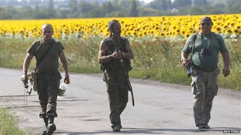 Many Ukraine Soldiers Cross Into Russia Amid Shelling Bbc News
