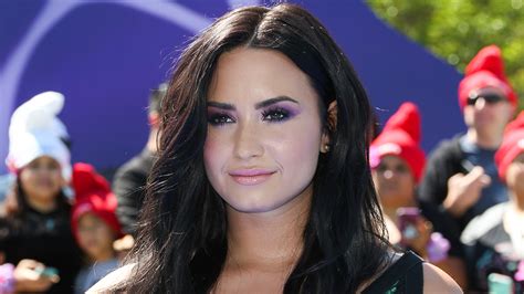 You Need To See Demi Lovatos New Dark Chocolate Brown