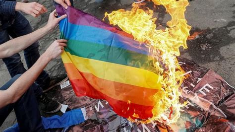 Dan 15 Años De Cárcel A Vato Que Quemó Bandera LGBTI Changoonga com