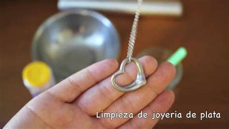 Añade la sal, bicarbonato de sodio y detergente para lavar los platos. Como limpiar joyeria de plata - YouTube