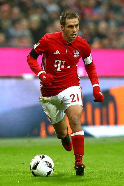 Philipp Lahm Photos Philipp Lahm Of Muenchen Runs With The Ball