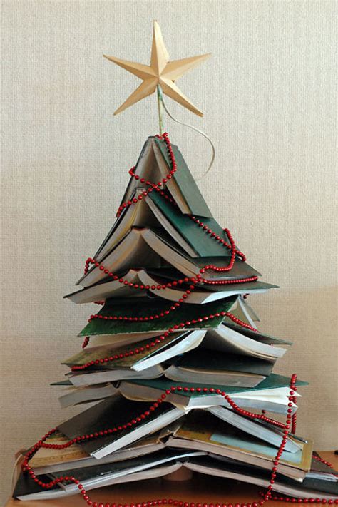 People Are Using Their Favorite Books To Make Christmas Trees