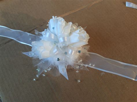 How to Make a Corsage : 8 Steps (with Pictures) - Instructables