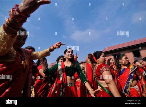 Kathmandu Nepal 24th Aug 2017 Nepalese Devotee S Woman Dance During Teej Festival
