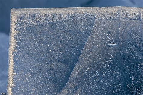 Lake Michigan Has Been Covered In Gorgeous Shards Of Ice Daily Mail