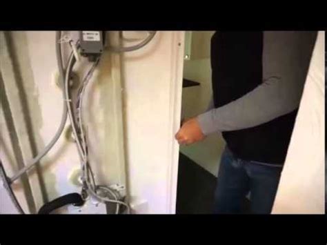 Scopri come montare un box doccia in poche e semplici mosse. Come montare una cabina doccia evoclass Grandform - YouTube