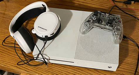 Microsoft Xbox One S 500gb White Console W Controller And Steelseries