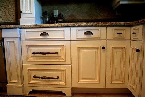 Where To Place Drawer Pulls On Kitchen Cabinets Gaper Kitchen Ideas
