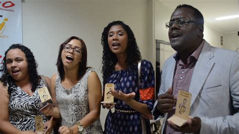 Para celebrar a dada, eles também recolheram alimentos que serão doados a entidades de caridade do município. Divulga Gospel - HOMENAGEM AO DIA DO CANTOR GOSPEL ...