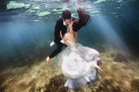 Brides Literally Take The Plunge For Stunning Underwater Portraits