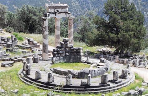 Delphic Oracle And Priestess Pythia Short History Website