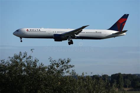 Delta Airlines Plane Approaching The Airport Editorial Photo Image Of
