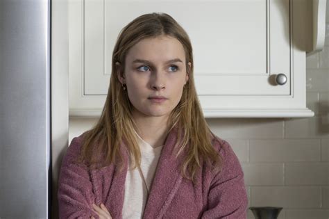 Who Plays Elle In Netflixs The Society Popsugar Entertainment