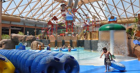 Aquapark with 13 outdoor and indoor pools, water slides, attractions and a wellnes center. Massanutten Indoor & Outdoor Waterparks in Virginia