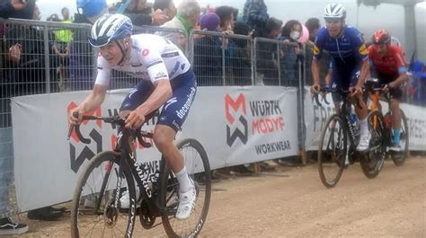Evenepoel was one of the riders taken down after team bikeexchange's mikel nieve crashed on a fast corner which sent the belgian over the roadside barrier. Giro d'Italia drama: Evenepoel rips out earpiece after ...