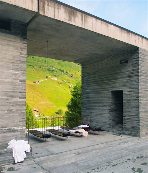 Therme vals, 1996 yılında i̇sviçre'nin graubünden bölgesindeki sıcak su kaynaklarının üstünde yapılmış olan bir spa yapısı. Therme Vals Spa by Peter Zumthor - Homeli