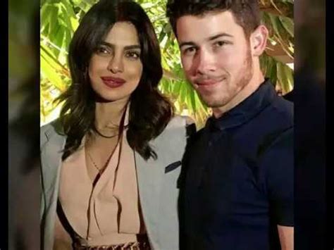 وقد نشرت بريانكا مقطع الفيديو. ‫شاهدوا الممثلة الهندية بريانكا شوبرا و زوجها في اول ظهور ...