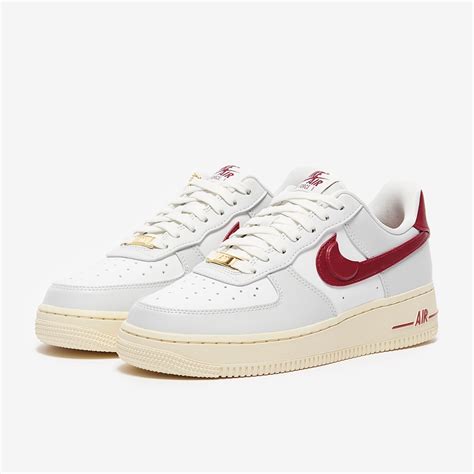 Nike Sportswear Womens Air Force 1 07 Se Photon Dustteam Redsummit