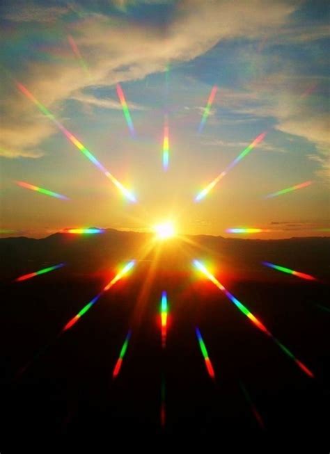 rayons de soleil multicolores rayon soleil image colorée coucher de soleil
