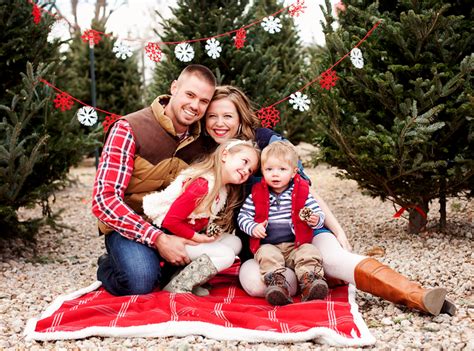 What To Wear In Christmas Photos 10 Tips