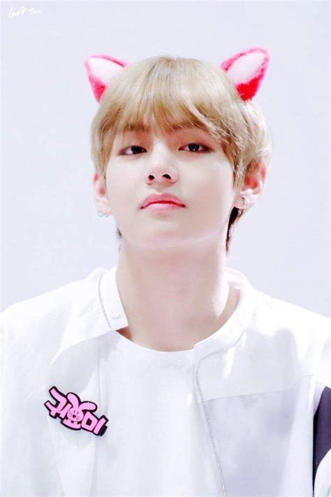 We have a massive amount of desktop and mobile backgrounds. BTS V Cute Moments | ARMY's Amino