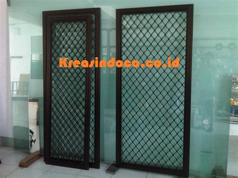 Kawat pagar wajik per meter kawat harmonika kandang besi jakarta. Jasa pembuatan pintu kasa nyamuk