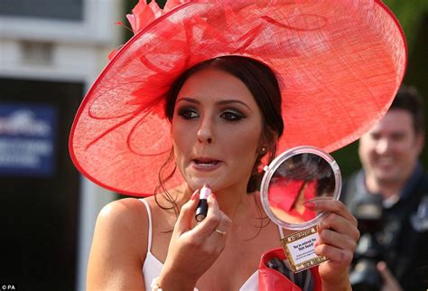 Racegoers Can T Contain Themselves As The Racing Action Hots Up