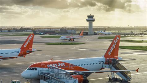 Easyjet Flight Forced To Return To Gatwick After Fumes Smelt In