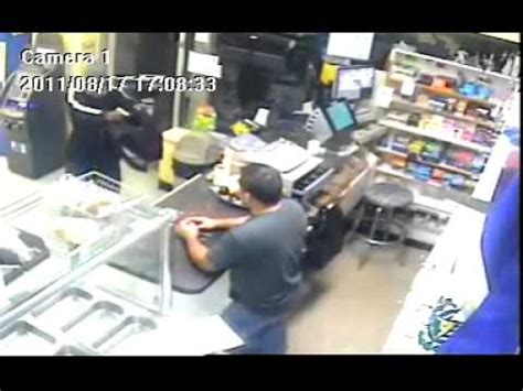 Brentwood Deli Employee Chases Robber With Machete Youtube
