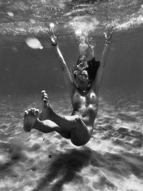 Naked Woman Drowning Underwater Cumception