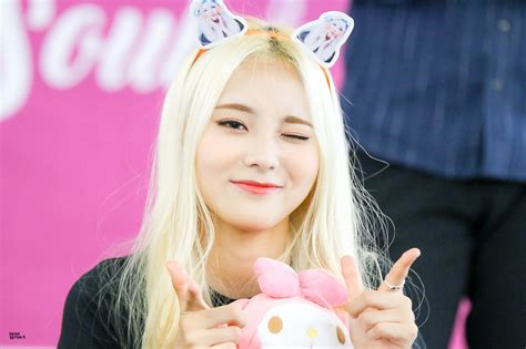 And receive a monthly newsletter with our best high quality wallpapers. Where do i find hd desktop pink loona wallpapers : LOONA