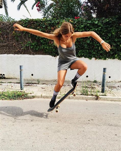 Who Said Skating Was For Dudes Model Instagrammartadavila24 Grannyscouchclothing Fotografía