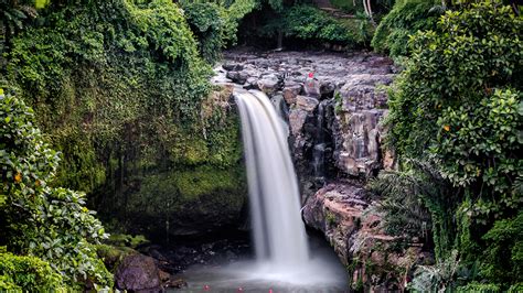 Fondos De Pantalla 1366x768 Indonesia Cascadas Tegenungan Waterfall