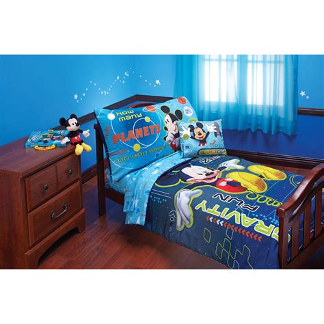 They are extremely beautiful, small fish and come in every single color imaginable. 23+ Attractive Kid's Room With Disney Theme Decorations ...