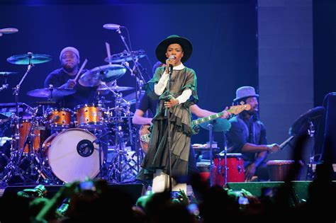 Lauryn Hill Arrives Three Hours Late To Pittsburgh Concert Cbs News