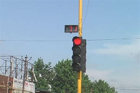 रूद्रपुर शहर के तीन प्रमुख चौराहों पर गुरुवार से शुरू हुई ट्रैफिक लाइट