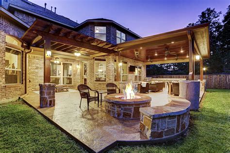This Traditional Hill Country Outdoor Living Room Is A Great Addition