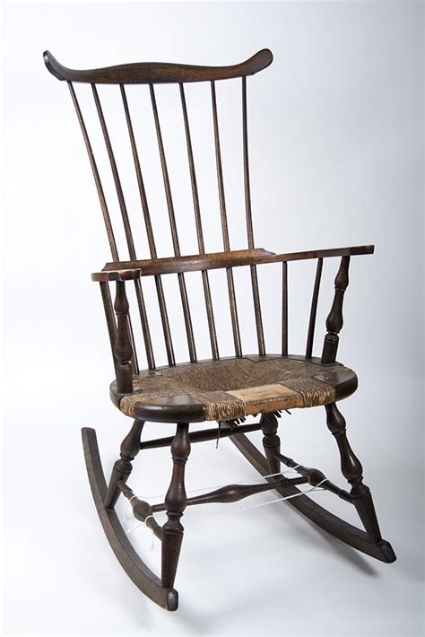 Vintage Windsor Comb Back Rocking Chair Ebth