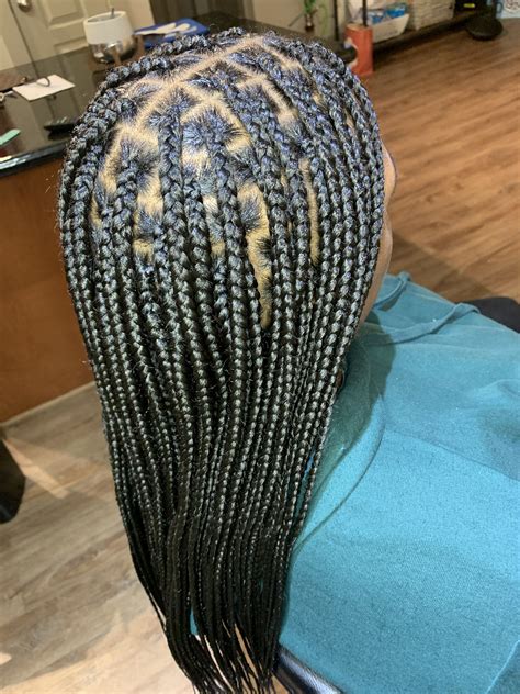 Knotless braids are a hairstyle that seemingly offer, well, everything. Knotless Box Braids | Box braids hairstyles for black ...