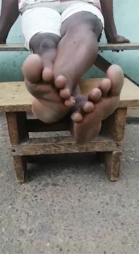 Bigsteffs Ghana Foot Modeling Papistimols Wrinkled Meaty Soles On Floor From Behind