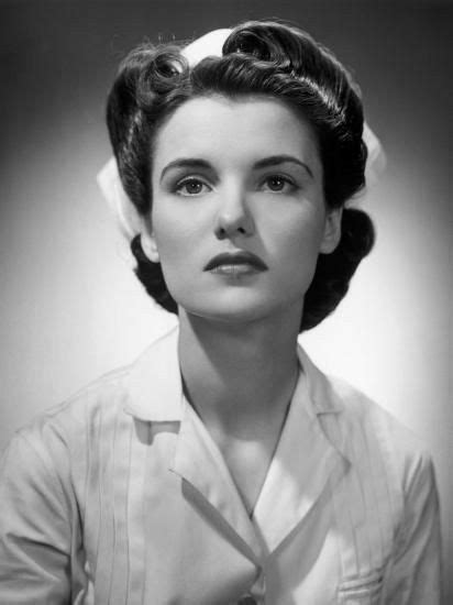 vintage portraits vintage photographs vintage photos 40s aesthetic cabelo pin up nursing